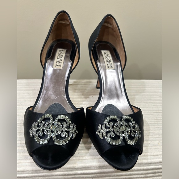 BADGLEY MISCHKA Salsa Black Satin Embellished Peep Toe d'Orsay Pumps. 9M - Picture 8 of 11
